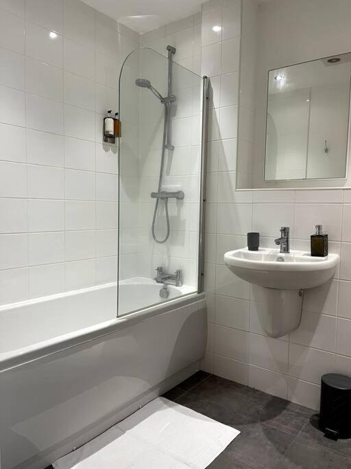 Modern 1 Bedroom Serviced Apartment - Near City Centre Doncaster Bagian luar foto