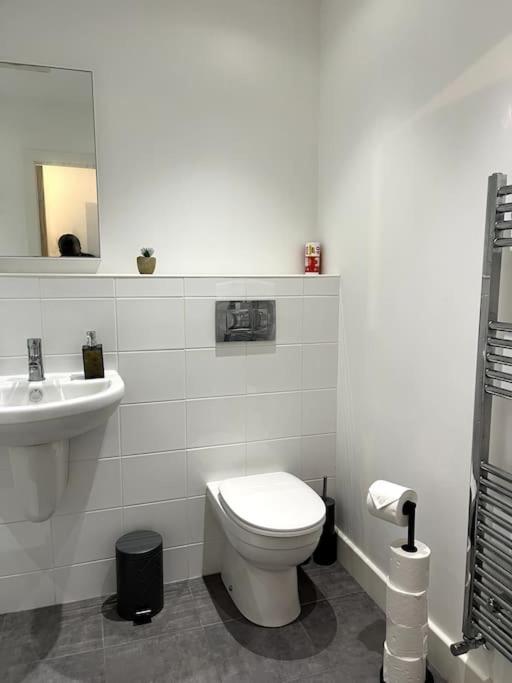 Modern 1 Bedroom Serviced Apartment - Near City Centre Doncaster Bagian luar foto